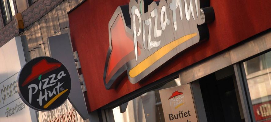 Ünlü pizzacı da saldırıların hedefi oldu