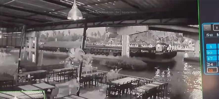 80 metrelik tekne köprüyü darmadağın etti!