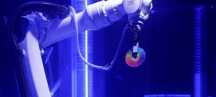 Prag Gecelerinin Yeni Yıldızı, Robot DJ